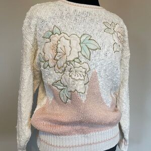 Vintage Jaclyn Smith Floral Women's Sweater - White and Pink Flowers Faux Pearls